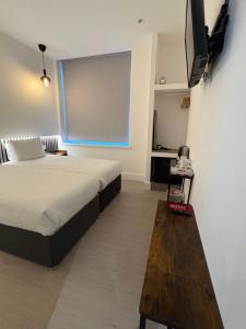 RIOSHOUSE Henley