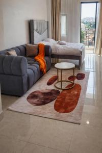 Fun-fantastic Studio, The Loftel near UN, Two Rivers & Village Market