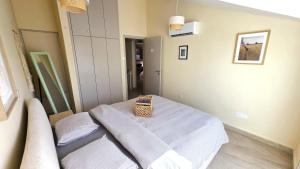 Warm Design 3BR, Beach 7-min walk, Peaceful