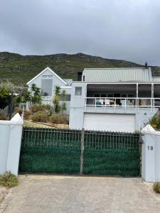 Mountain & Valley Family Escape in Hout Bay