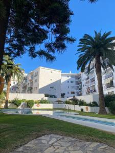 A un paso de peatonal del Balcón de Europa!