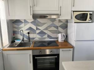 A un paso de peatonal del Balcón de Europa!