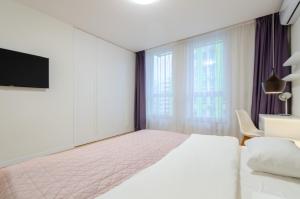 11-179 RC Nivki Park, Beresteyskyi Avenue 67A, Petrovdom Apartments