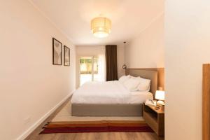 Chill & Swim 1BR October City