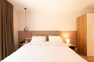 Chill & Swim 1BR October City