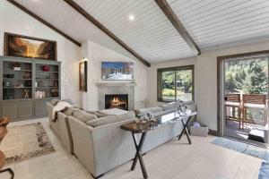 Cozy Ski Condo with Private Hot Tub condo