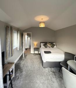 Silvermead stables Own access studios near Plymouth Life Centre FREE parking