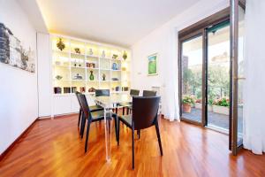 POOL-Balcony-JACUZZi-AirCond-Wifi-Luxury Apartment