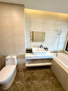 Ban công view biển, bồn tắm - Apartment Flc Sea Tower Quy Nhơn