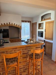 Chalet familial au centre ville de Gerardmer avec jeux et piscine extérieure estivale