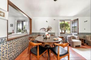 Relax in Style - Prime Spot with Garden & Natural Pool