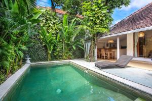 Legian Beach Villa - 3-room open villa, private pool, near the beach, Netflix
