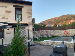 CASA RURAL PUERTO - casa de piedra con piscina privada - Valle del Ambroz - Casas del Monte - IDEAL PARA DISFRUTAR EN FAMILIA O GRUPO DE AMIGOS