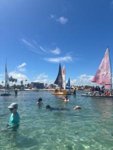 Ancorar- Condomínio à Beira Mar Flat de 2 Quartos