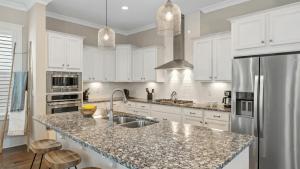 Back to the Beach by AvantStay Golf Cart Bikes Included Pool Access