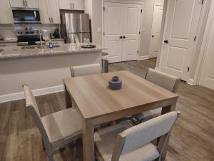 Landing Stunning 1BD Pool Gym