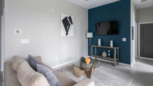 Landing Stunning 1BD in Fountain Heights