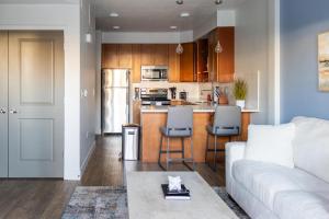 Landing Incredible 1BD Gym Pool