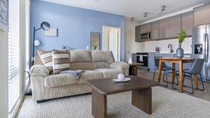 Landing Spectacular 1BD Pool Gym