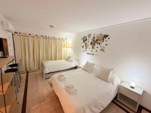 -Excelente departamento, a metros del Shopping Paso del Paraná, vista al río Paraná, cochera techada privada - silencio - ideal para descansar - barrio residencial - Cámaras de seguridad 24hs - unidad Monitoreada