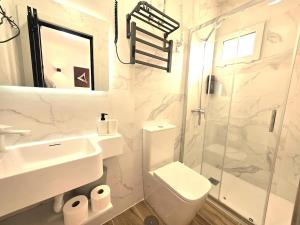 205 Stylish Studio Kitchenette Private Bath
