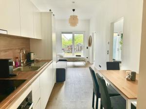 Stylish Apartment with Garden & Free Parking