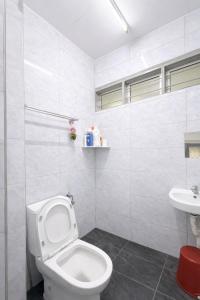 Taman Inderawasih, Perai 3 Bedrooms Single Storey Terrace ,12mins to Penang Bridge , 5mins to Sunway Carnival Mall