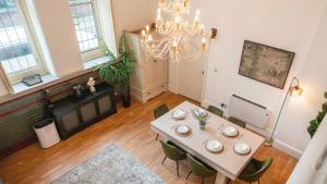 Victorian Luxury House - Pool Table - Sleeps 10