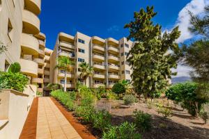 2 BR apartment with garage in Playa Paraiso