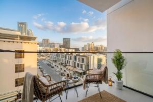 Binghatti Phoenix! Longest Pool in Dubai! Brand New Building, 2 Double Beds!