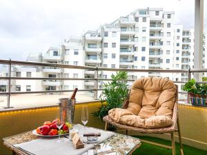 2 BR apartment with garage in Playa Paraiso