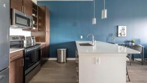 Landing Spectacular 1BD Yoga Studio Gym