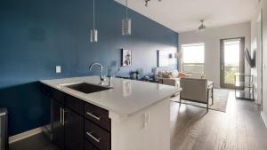 Landing Spectacular 1BD Yoga Studio Gym