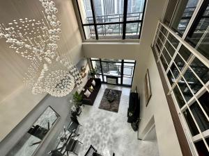 2-story Penthouse with 5 Balconies