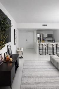 2 Bdrm Condo Lux Community by Untitled Stay Landlord Edition