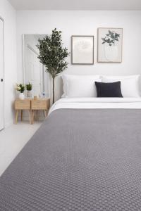 2 Bdrm Condo Lux Community by Untitled Stay Landlord Edition