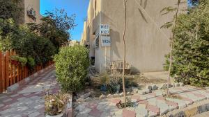 1022 · Cozy 2BR Townhouse with Private Backyard