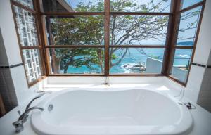 The Viva villa, Luxury Bali-Style 5-Bedroom Sea View Pool Villa at Bophut Beach, Koh Samui