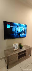 Bliss Homestay Miri - 3 Bedroom Double Storey Corner House with Netflix, Wi-Fi & hot water