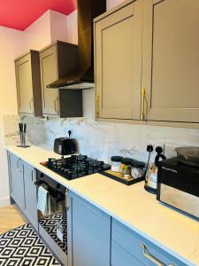 Manchester Getaway Bright & Spacious With Parking