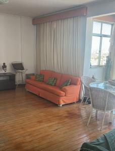 Quarto em Apto Campo Grande