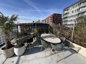 Stunning boat with a view