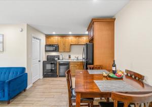 Bird House Pet-Friendly Studio, near Dollywood