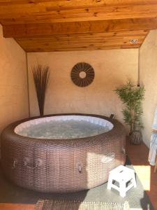 La Chambre Haute, son spa et son jardin à Nîmes