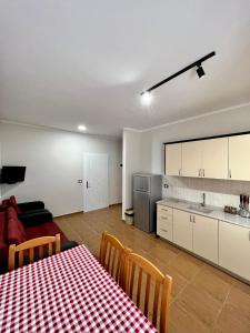 Kamberi Hotel & Apartments