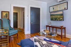 Lovely 2BR near Uptown Charlotte