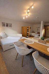 Wohnung IDA ruhig, modern mit Parkplatz bei RW und VS