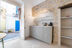 Ca Rouge - Modern & Bright 3BR Boutique Retreat in the Heart of Carloforte