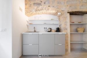 Ca Rouge - Modern & Bright 3BR Boutique Retreat in the Heart of Carloforte