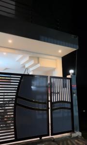 Majestic Inn Home Stay